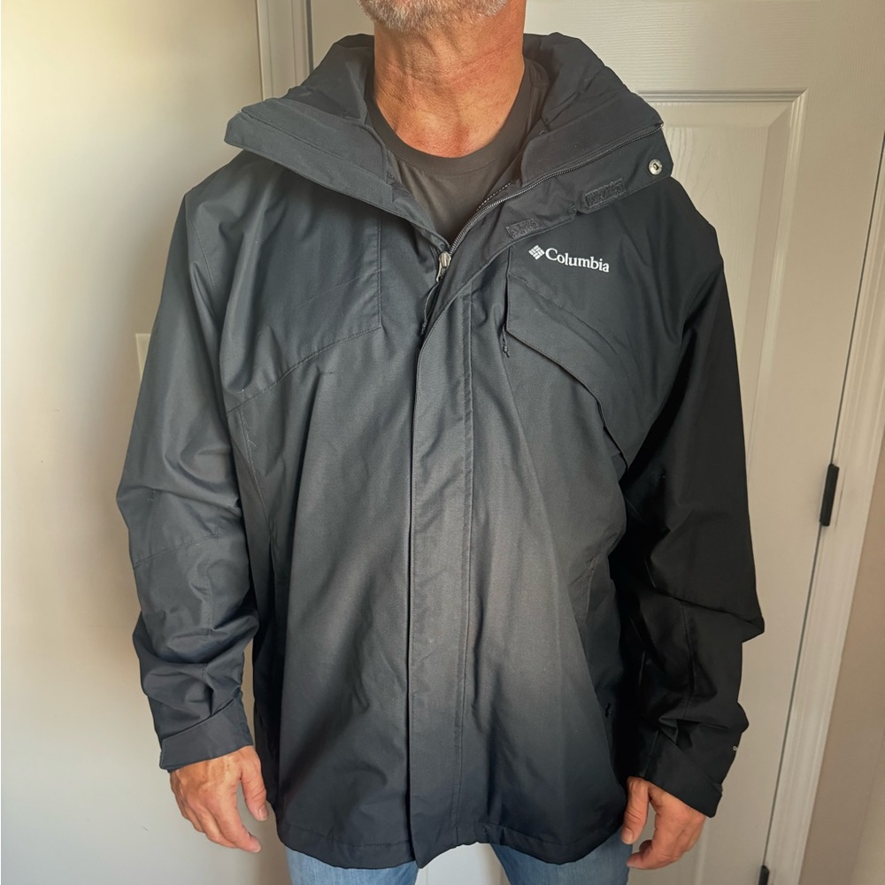 Columbia Men's Dark Gray Raincoat